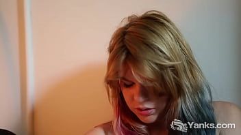 Reproduzir Yanks beleza amadora ophelia brinca com sua buceta