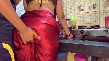 Putar Bagian 2. ibu tiri seksi india tertangkap oleh anak tiri saat mengajak pacarnya