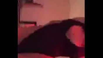 Abspielen Russische Schönheit zeigt ihren nackten Körper im Badezimmer