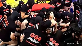 Afspelen Gangbang en massieve bukkakes op mira cuckold