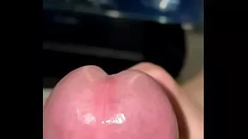 play Danandfan cum cordas para dar prazer a um pau grande até agradável câmera lenta e esguichar uma carga enorme antes de gozar