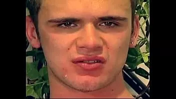 Reproduzir Arma de esperma turca quente adrian brincando com suas bolas