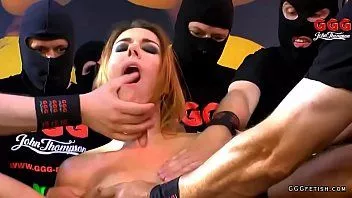 play Wytryski i bukkake z analem na czarnym lisie ani
