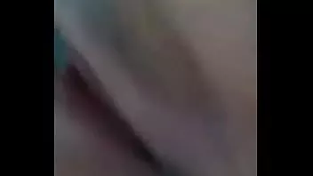 play Meine philippinische Freundin spielt mit ihrer Muschi