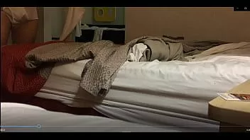 Abspielen Freund mit Sperma befleckte Strumpfhosen. Posieren und Beruhigen nach dem Wichsen auf der Toilette.