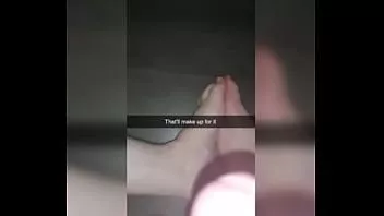 Reproduzir A porra da calcinha da irmãzinha e gozada nos pés