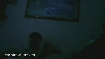 play Wanhopige straathoer zuigt penis voor weinig geld