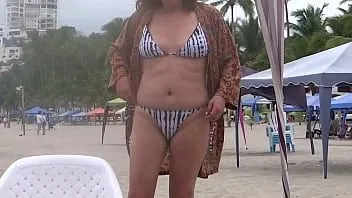 play Volledige video waarin ik mezelf laat zien op het strand, zuigend, neukend en grote cumshots krijg