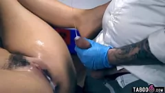 Odtwórz Inseminacja MILF Brudnego Doktora: Wytrysk w środku Siri Dahl