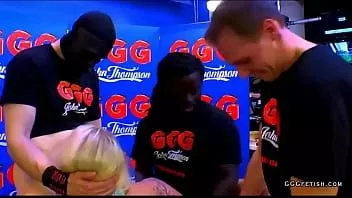 play Międzyrasowy gangbang i bukkakes na dziwce lucie