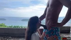 play Terk edilmiş binada üvey kız kardeşinin kamu bukkake
