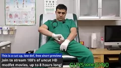 Reproducir ¡Enfermera macho travieso es atrapado masturbándose en la mesa de examen en la clínica!