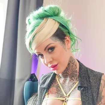 Star du porno Phoenix Madina